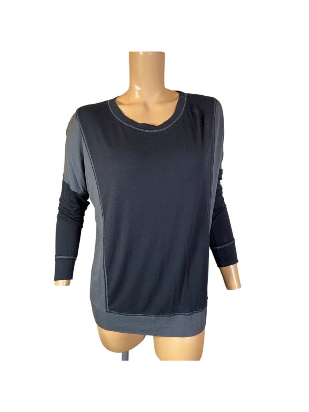 Simply Vera Wang Womens Casual Top Med Black Gray Relaxed Fit Long Sleeve